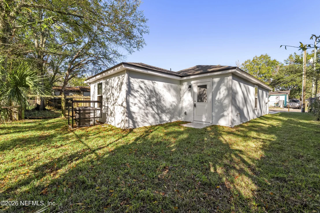 Photo of 2121 PULLMAN Avenue