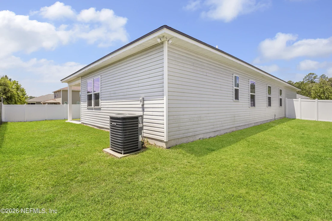 Photo of 1095 PERSIMMON Drive