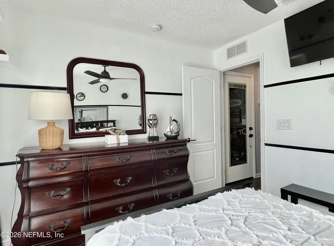 Photo of 1004 ENON Court