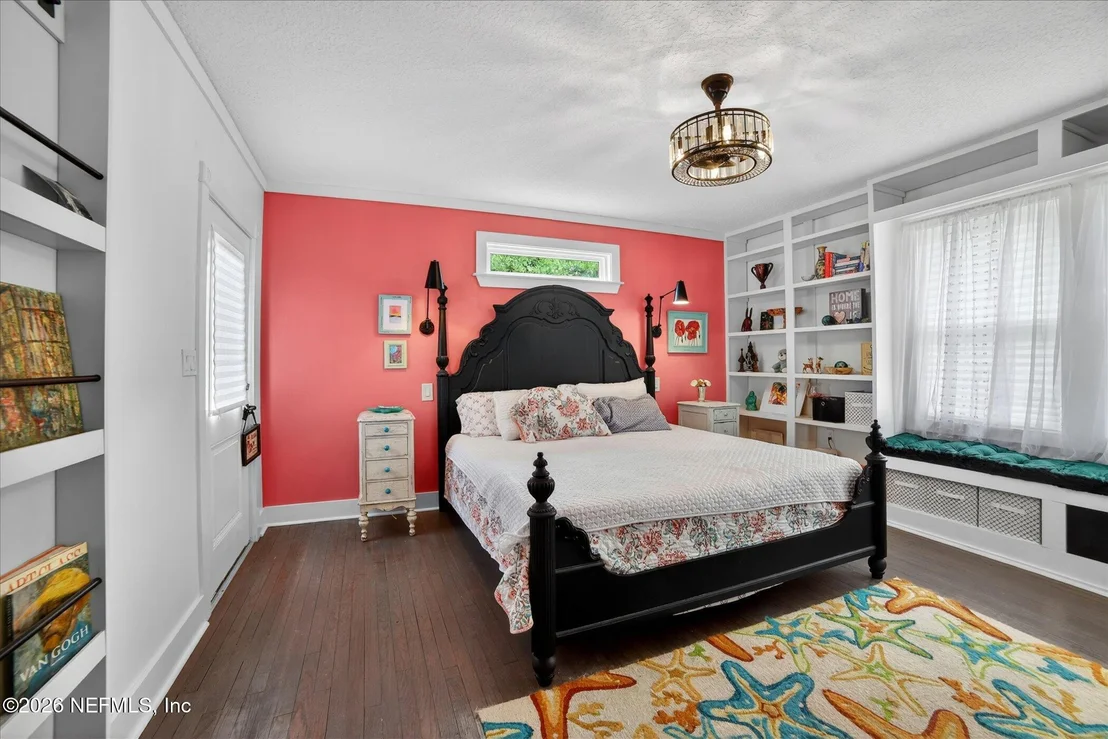Photo of 28180 LAKE HAMPTON Road