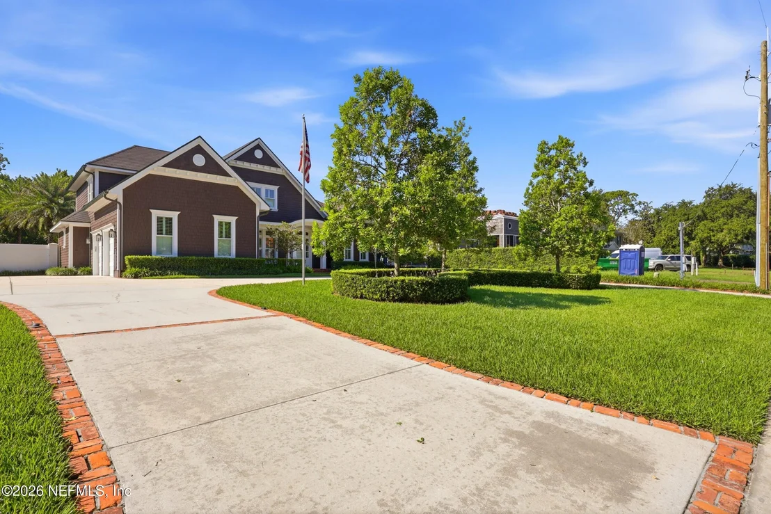 Photo of 1030 MAPLE Lane