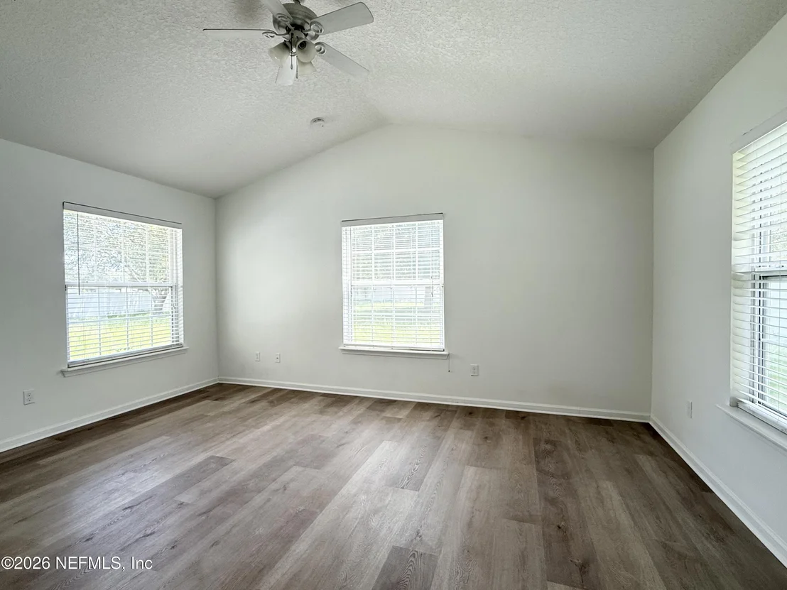 Photo of 200 NOTTINGHAM Drive W