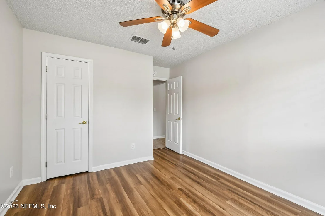 Photo of 476 HILLSIDE Drive