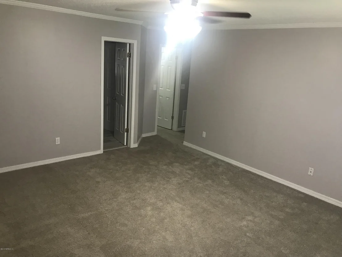 Photo of 901 MIDDLERIDGE Court
