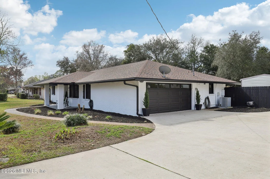 Photo of 12670 AGATITE Road