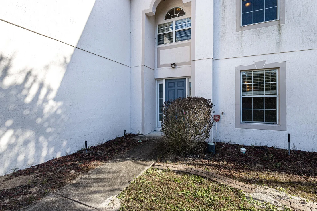 Photo of 4016 HALF MOON Circle