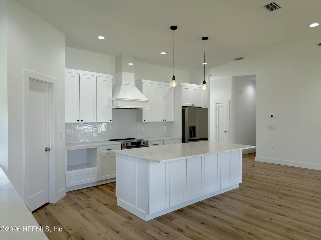 Photo of 57 BARRING Place N