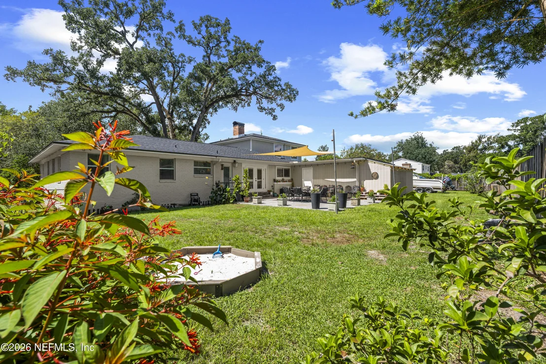 Photo of 4703 QUEEN Lane