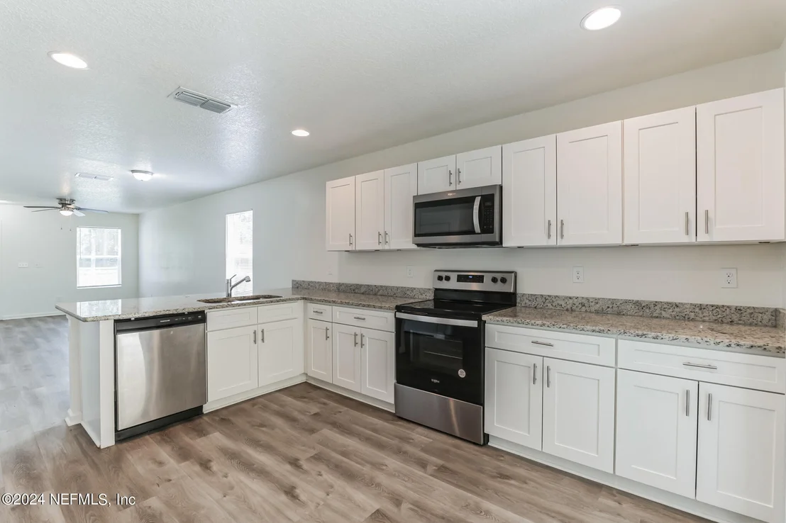 Photo of 908 W 9TH Street
