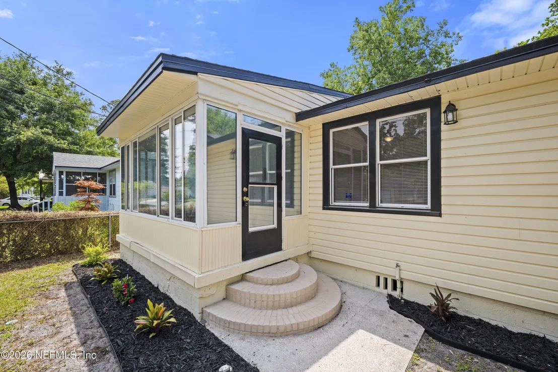 Photo of 4560 CRESCENT Street