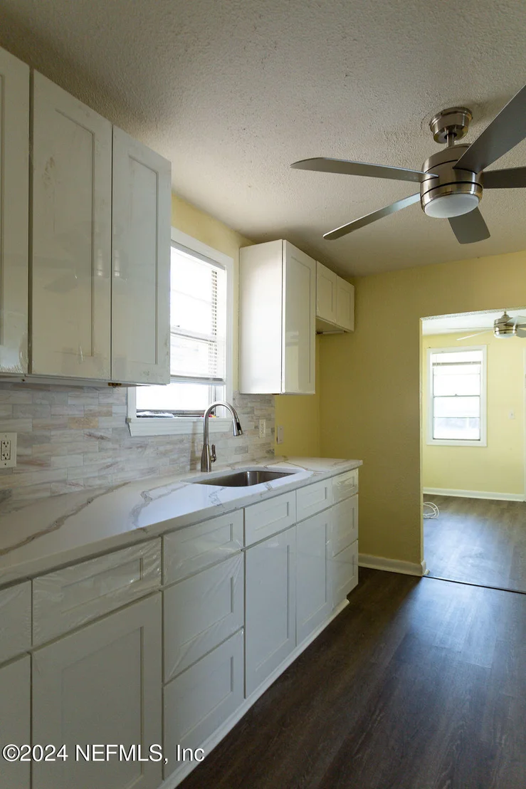 Photo of 1132 DIVISION Street