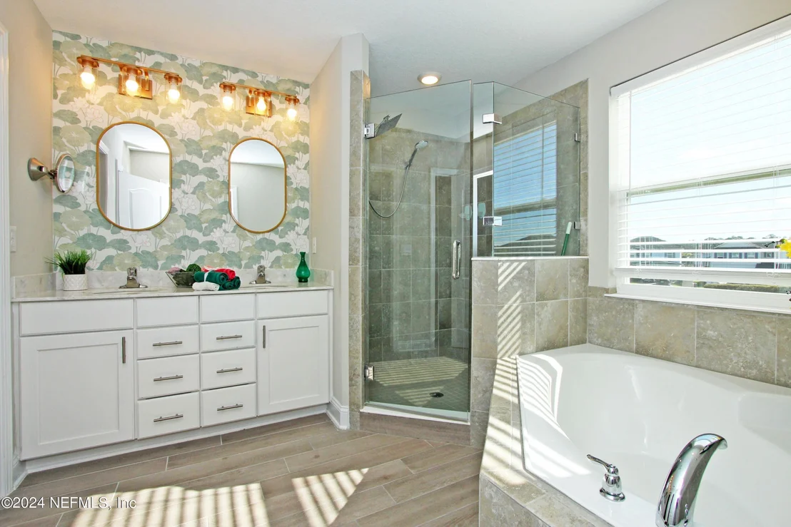 Photo of 242 SILVERLEAF VILLAGE Drive