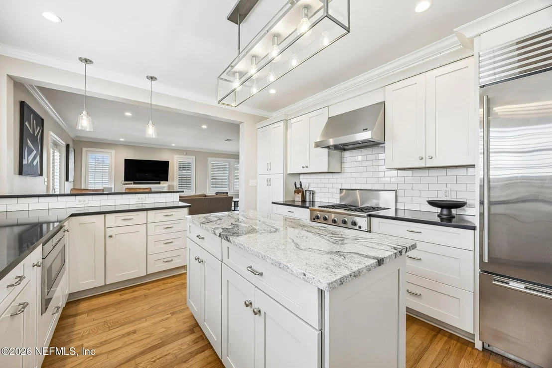 Photo of 1676 RIVER Road