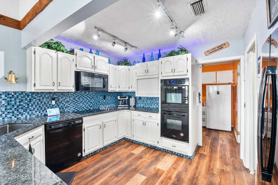 Photo of 5992 HECKSCHER Drive