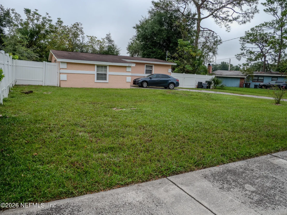 Photo of 8513 OAK LEAF Road