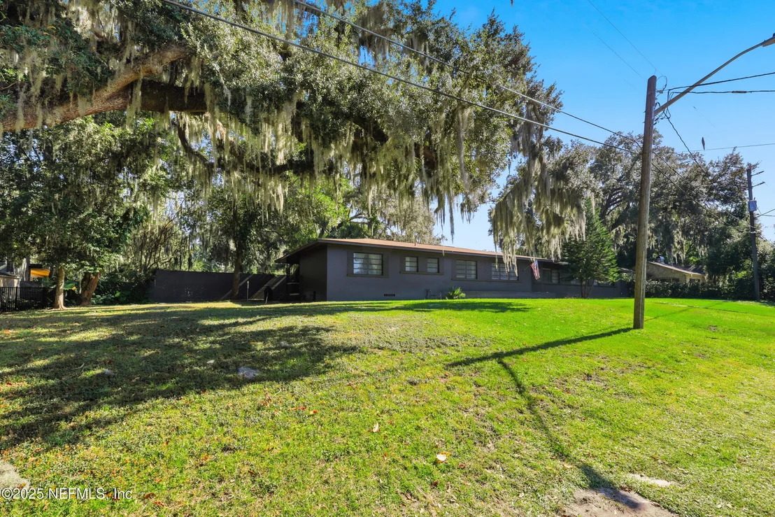 Photo of 1315 MAYFAIR Road