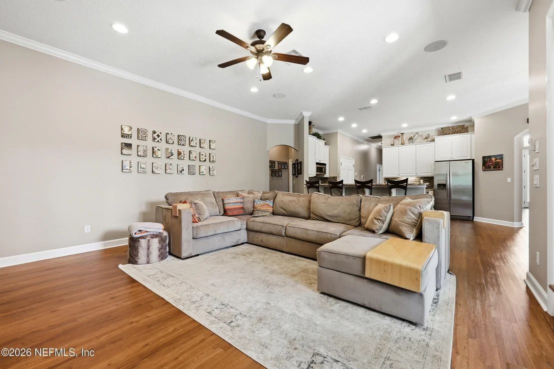 Photo of 828 RILEY Lane