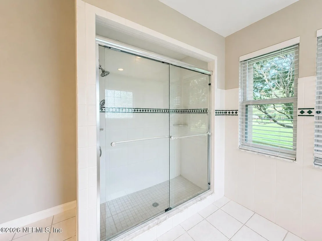 Photo of 3345 KINGS Road S