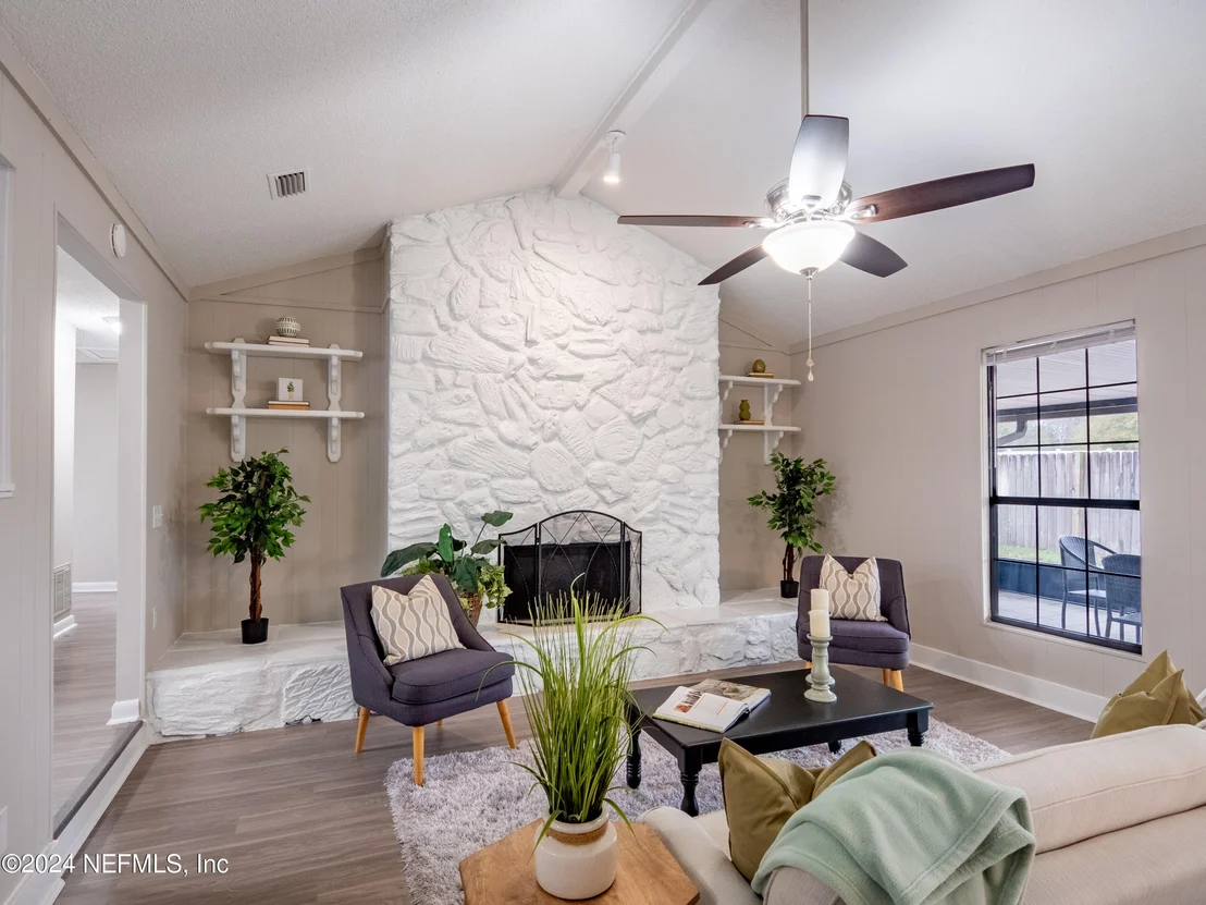 Photo of 8327 POINTER Drive N