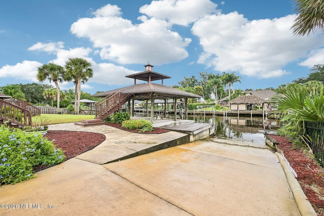 Photo of 331 OAK Drive S