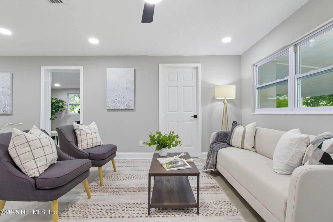 Photo of 337 SONORA Drive