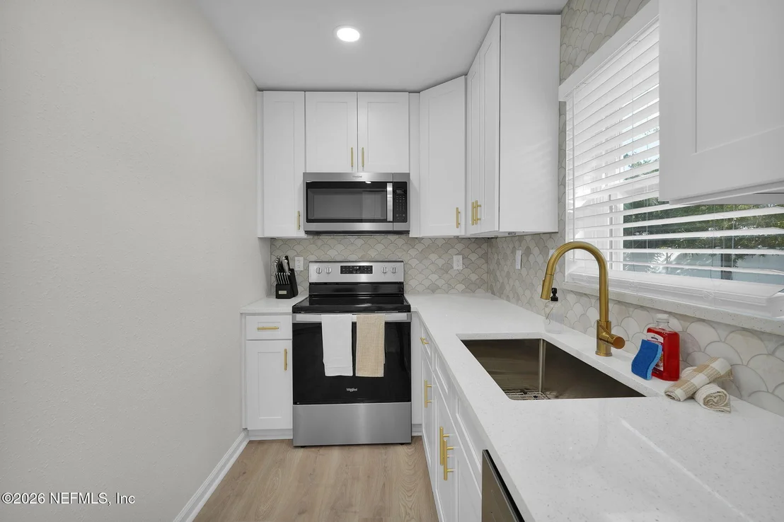 Photo of 101 CARVER Street W