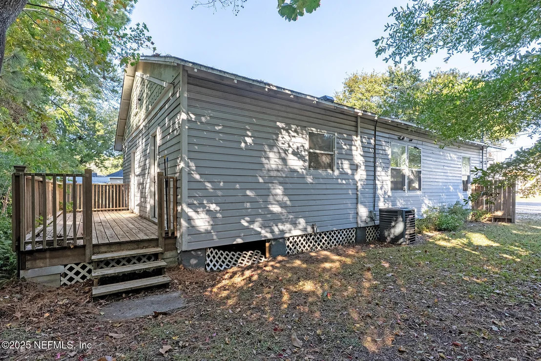 Photo of 2818 WHITE Avenue