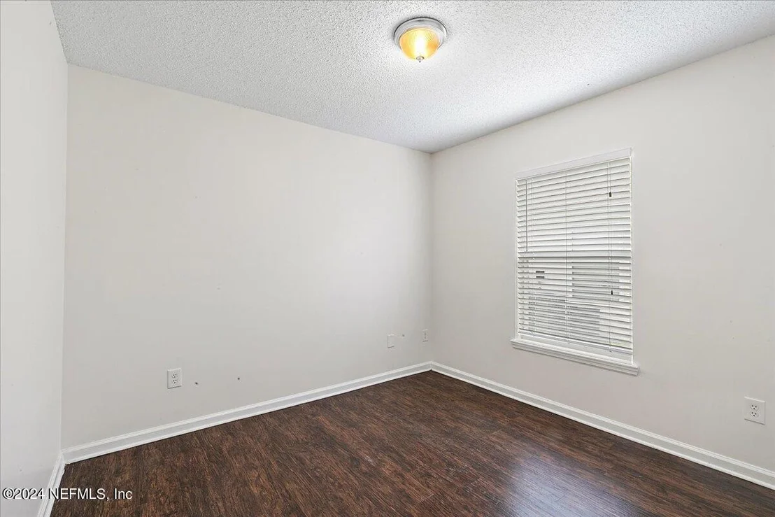 Photo of 1221 MACLAREN Street