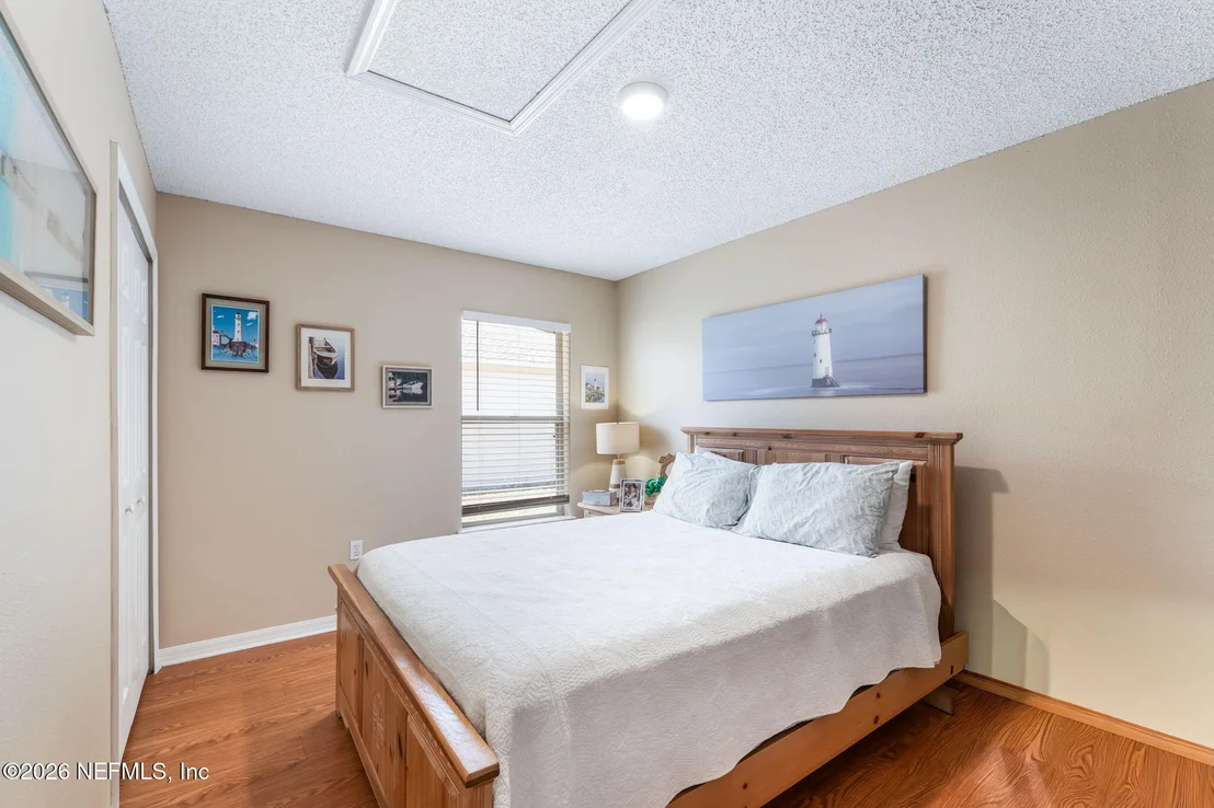 Photo of 2274 PEERLESS Lane W