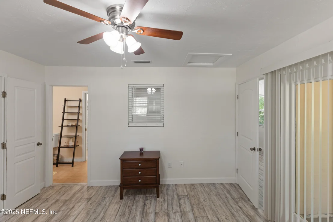 Photo of 303 SE 3RD Avenue