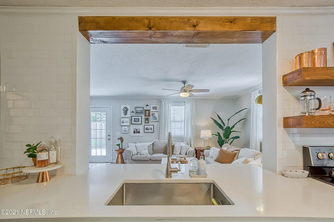Photo of 412 WHITING Lane