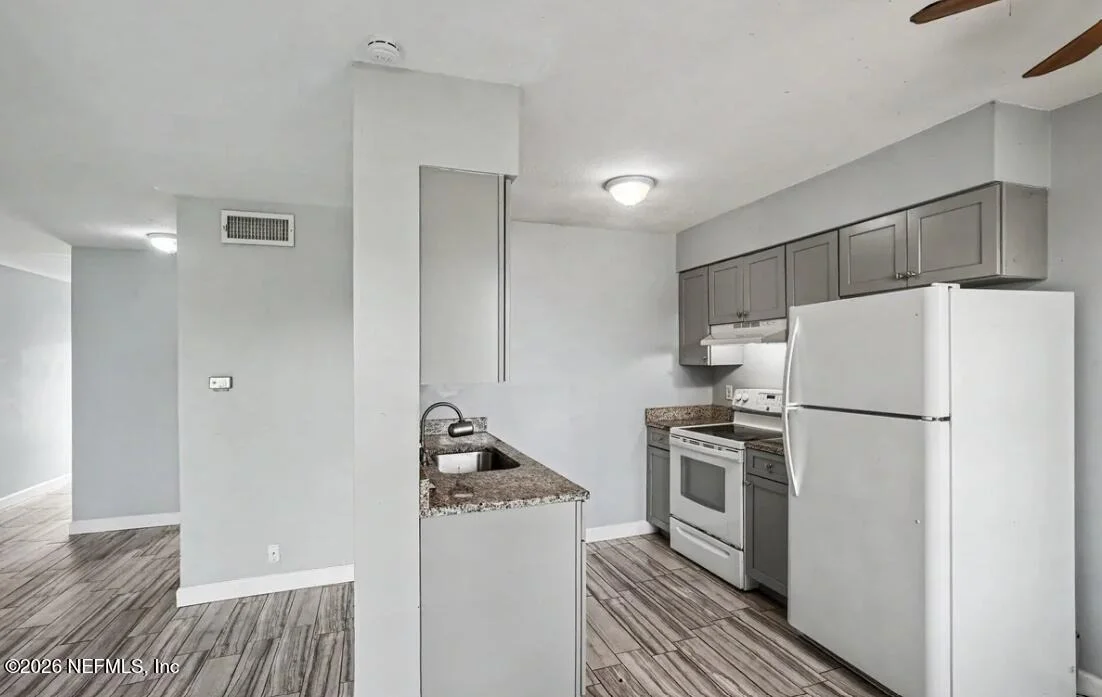 Photo of Unit 1C at 22 COMARES Avenue