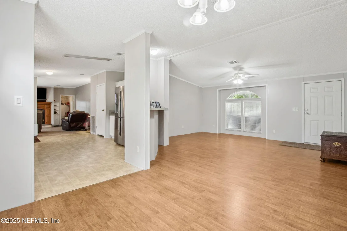 Photo of 812 JONATHAN Road