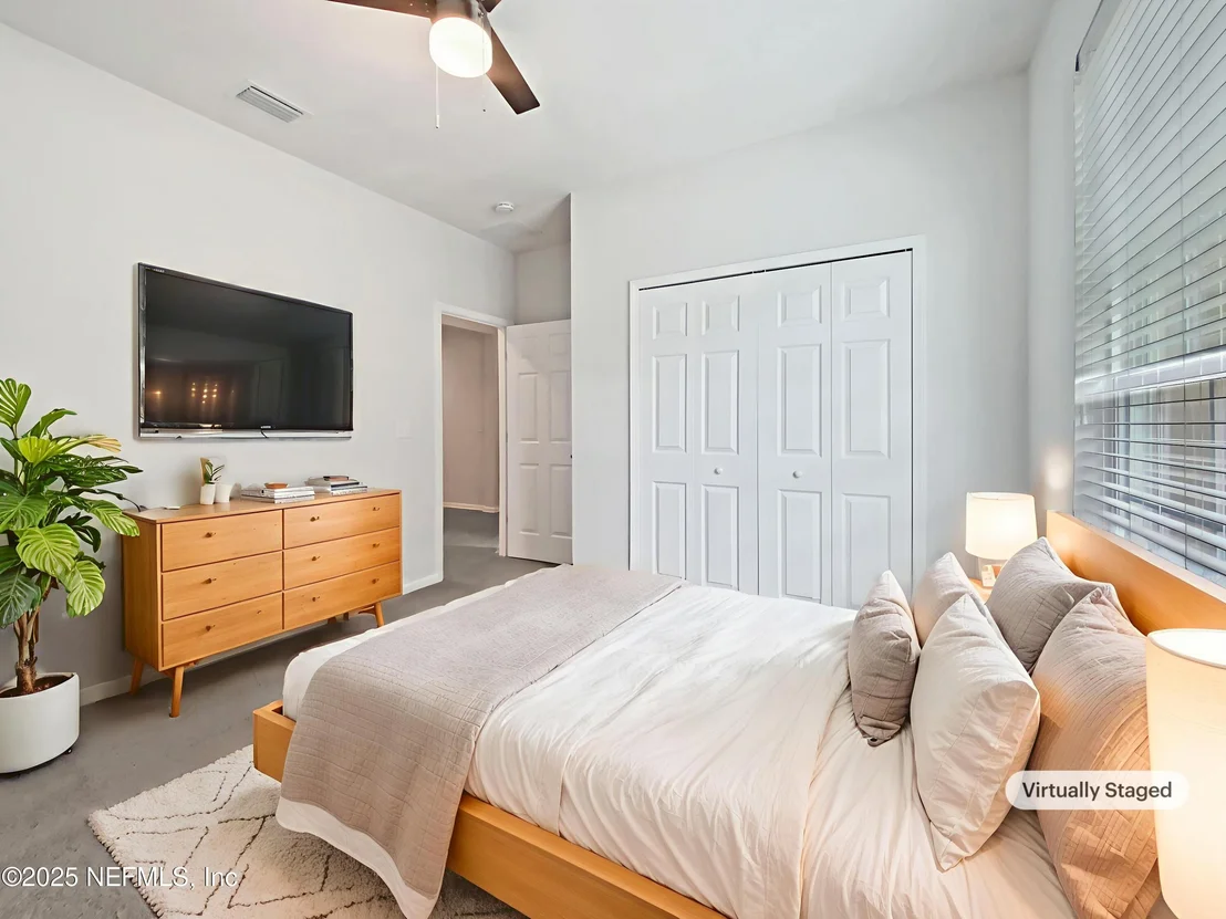 Photo of 1090 LAURISTON Drive