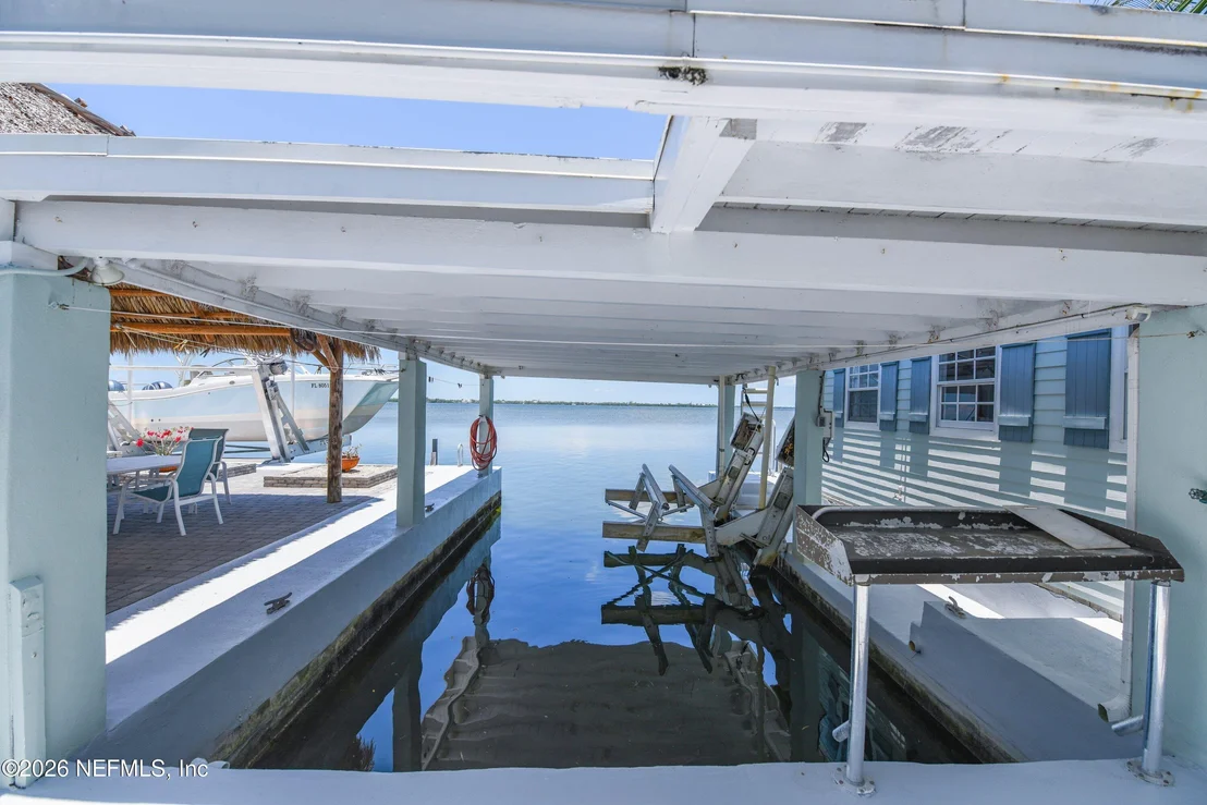 Photo of 1136 W SHORE Drive