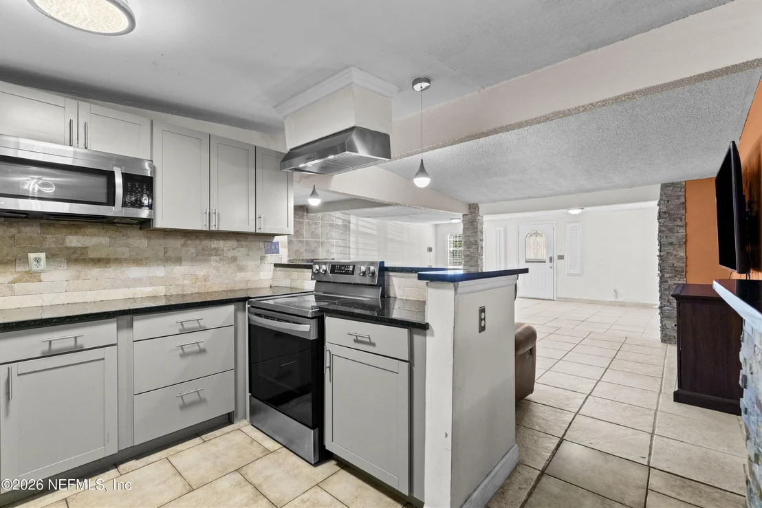 Photo of 9716 DEVONSHIRE Boulevard