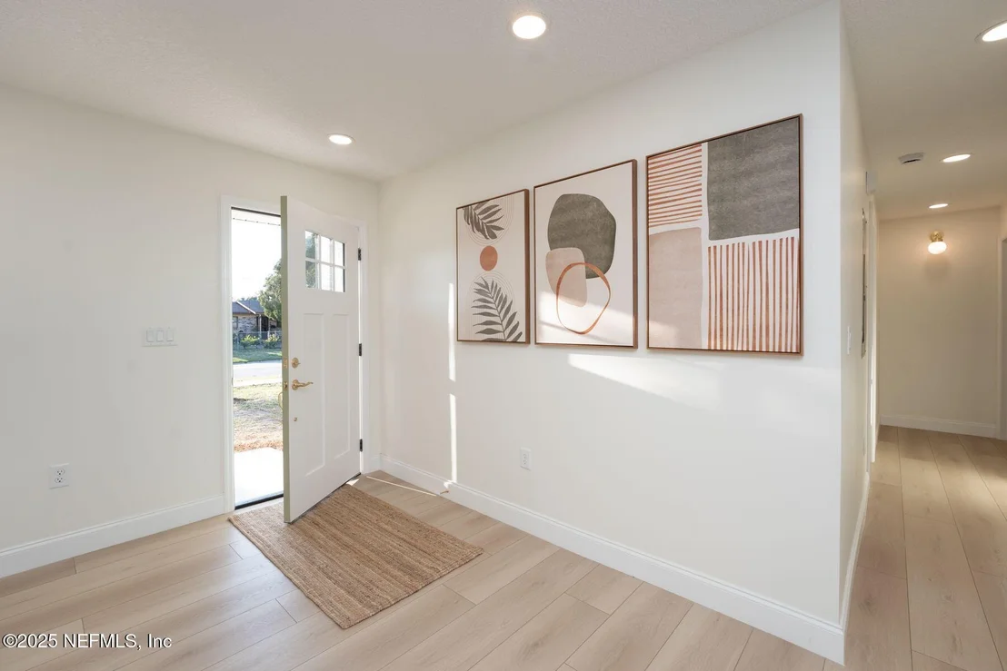 Photo of 423 ROYAL PALMS Drive