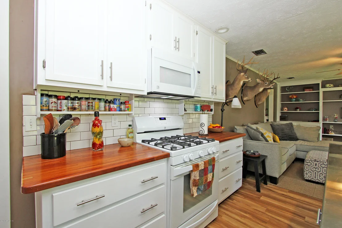 Photo of 4611 MAPLE Street
