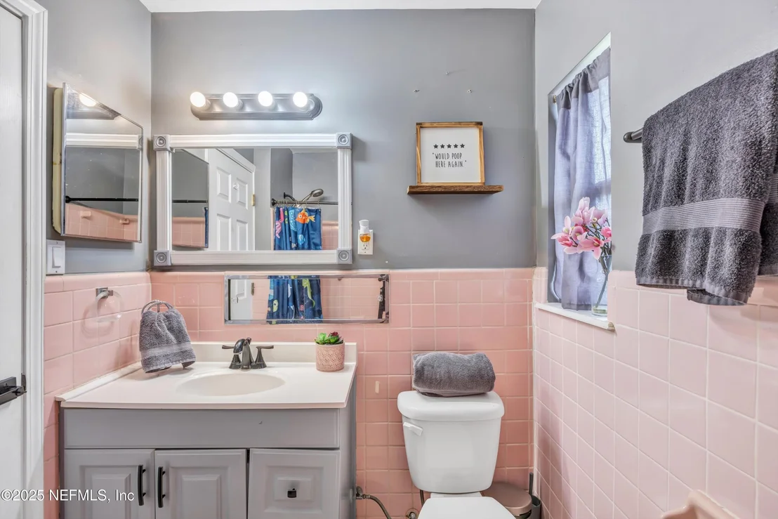 Photo of 1005 LAS ROBIDA Drive