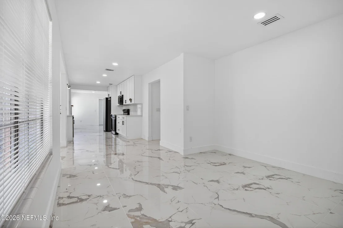 Photo of 1407 GRANDVIEW Drive