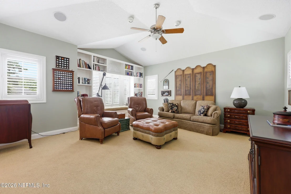 Photo of 286 VALE Drive