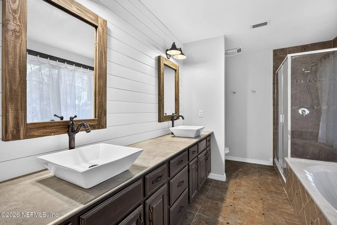 Photo of 8221 FOREST Court
