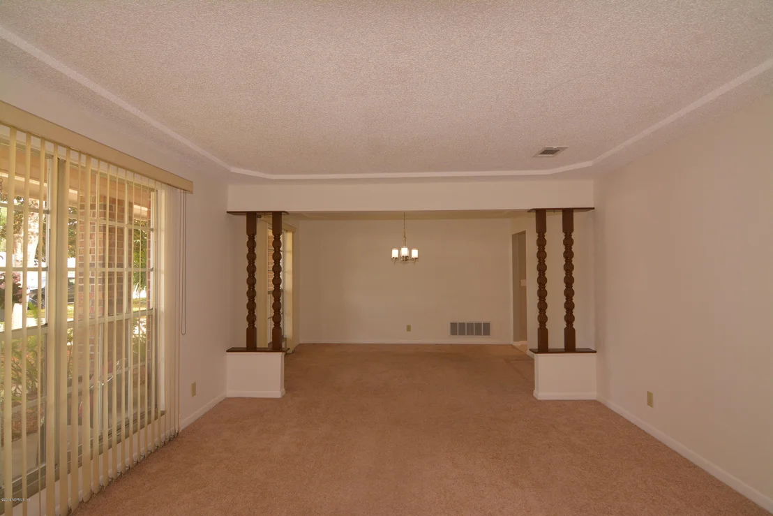 Photo of 2518 LANG Avenue