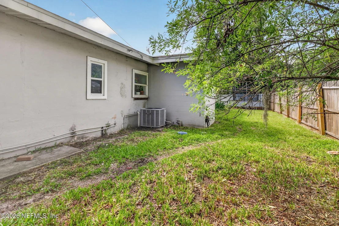Photo of 1212 CRESTFIELD Road