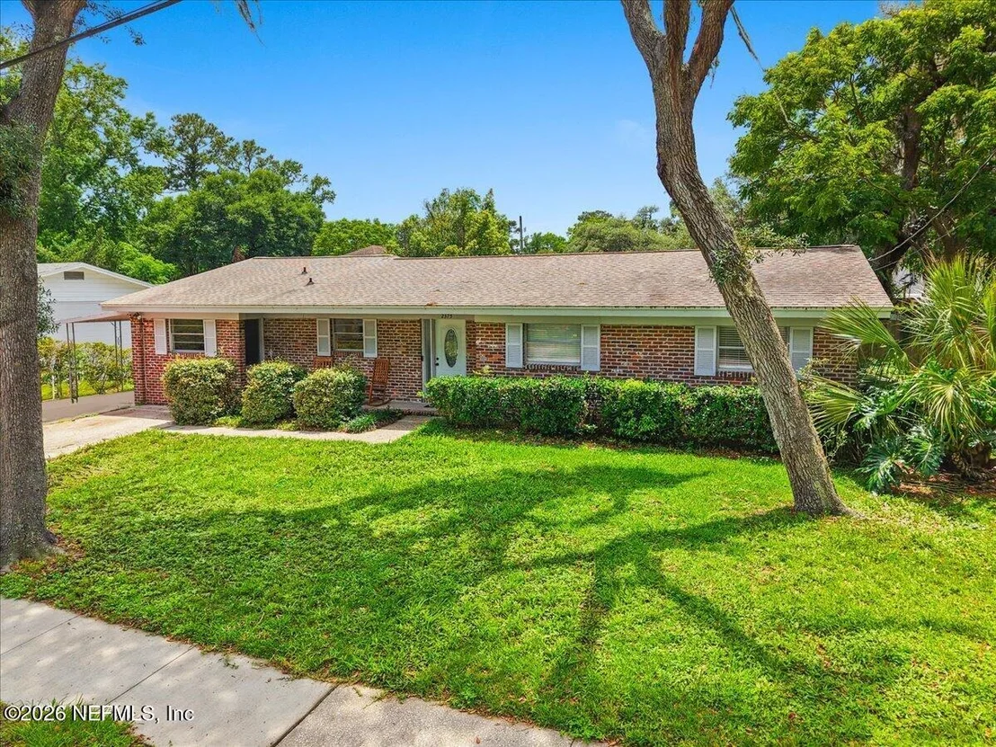 Photo of 2375 FLO Drive W
