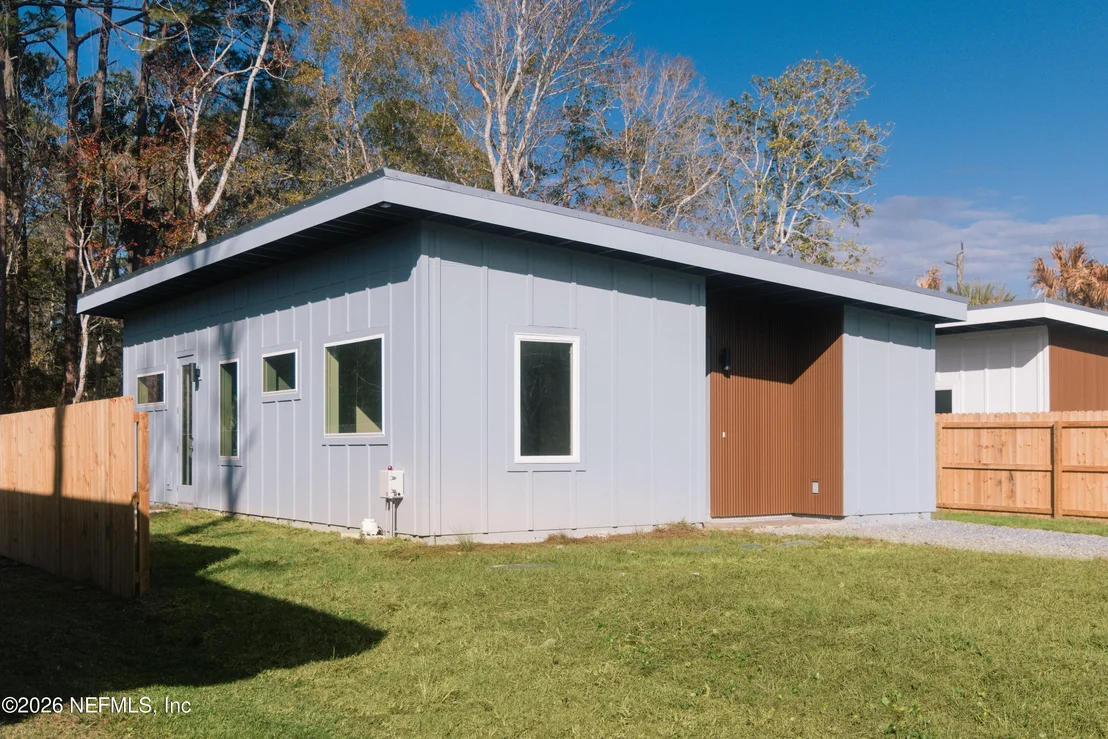 Photo of 576 WOODLAWN Road