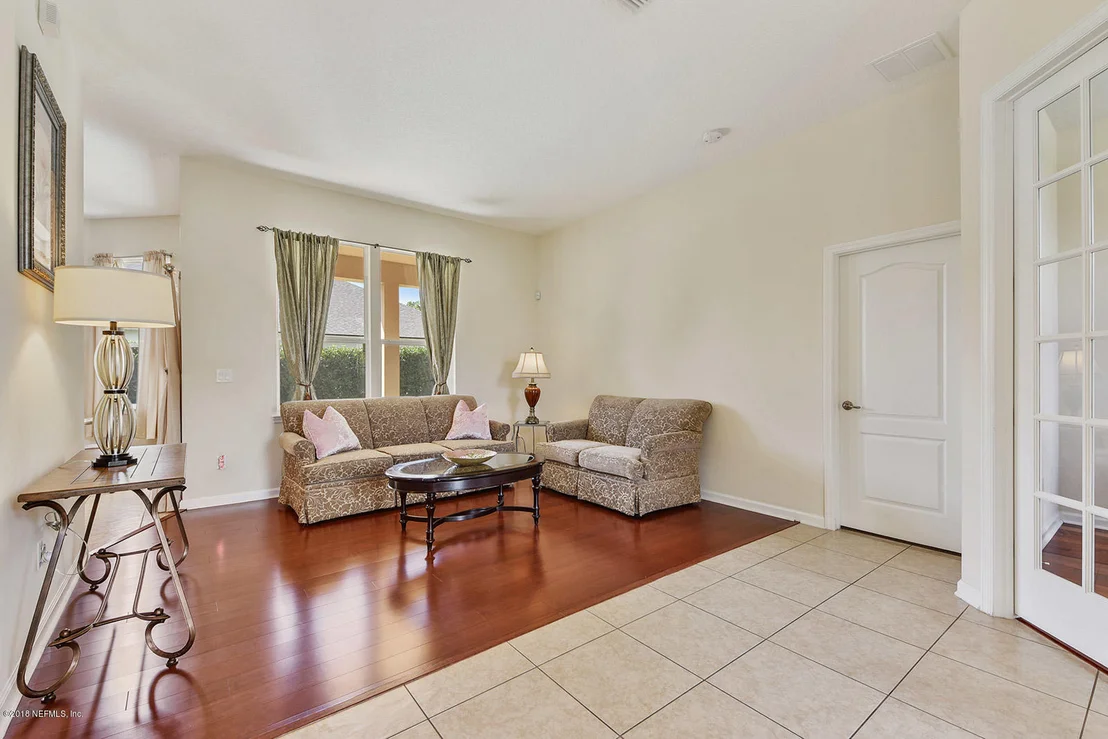 Photo of 290 HOLLAND Drive