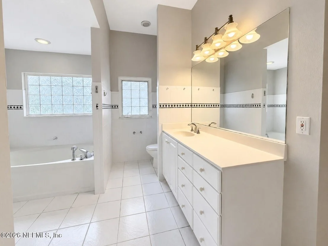 Photo of 3345 KINGS Road S