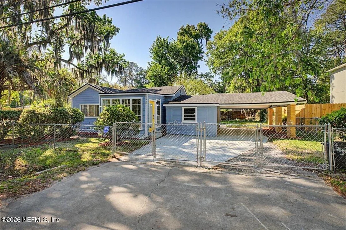 Photo of 2520 LARSEN Road