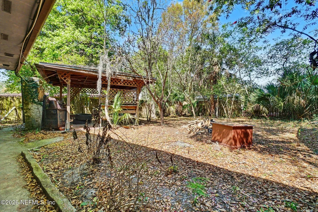 Photo of 1826 LEON Road